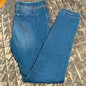 Women blue jeans size 8